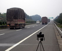 高速公路成交通事故高发路应增设测速仪